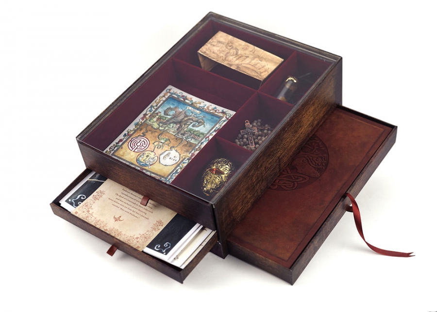 Guillermo del Toro Cabinet of Curiosities: Limited Edition Book & Prop - Click Image to Close