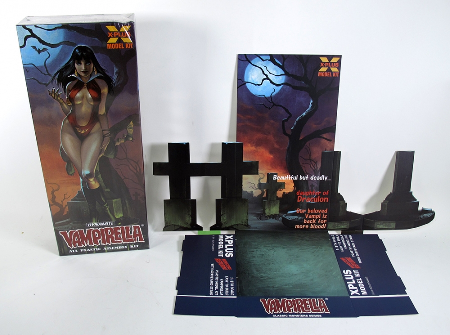 Vampirella Regular Version 1/8 Scale Model Kit and RARE Store Display X-Plus Japan - Click Image to Close