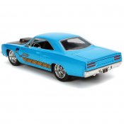 Looney Tunes Hollywood Rides 1970 Plymouth Road Runner 1/24 Scale with Wile E Coyote