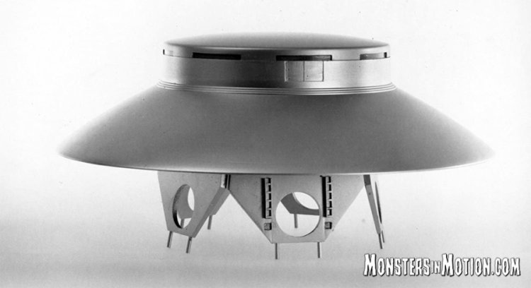 Invaders Flying Saucer U.F.O. 1/72 Scale Model Kit Deluxe Aurora 