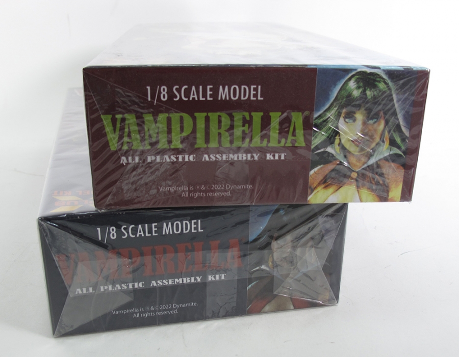 Vampirella Frightening Lightning Glow and Regular 1/8 Scale Model Kits by X-Plus Japan (2 KITS) - Click Image to Close