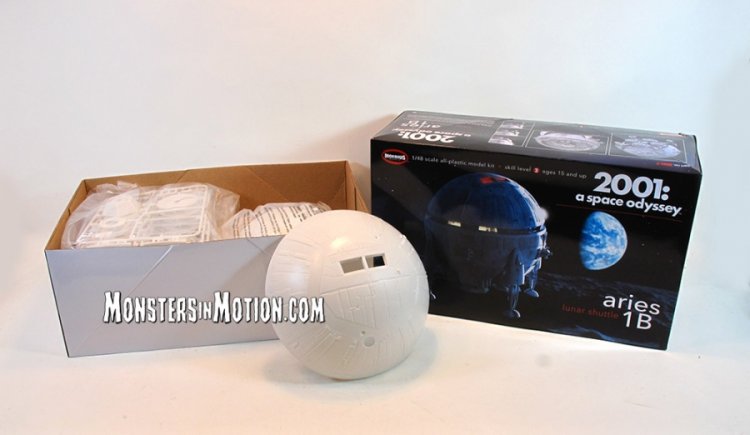 Moebius Models 2001-7 1/48 Aires 1B - 2001: a space odyssey Kit First Look