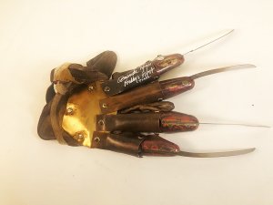 NightMare On Elm Street 1984 Tina Signed Freddy Glove