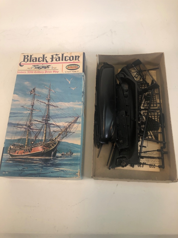 Vintage 1962 Aurora Black Falcon Pirate Ship Model Kit - Click Image to Close