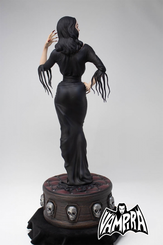 Vampira Queen of the Ghouls 1/6th Scale Collectible Statue - Click Image to Close