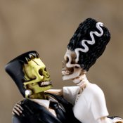 Frankenstein and Bride Skeletons in Love Figure