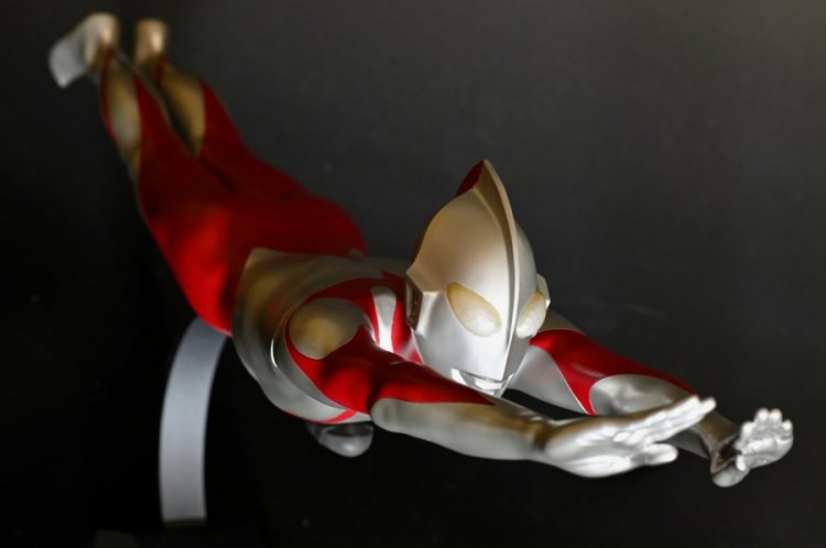 Ultraman Mega Sofbi (Shin Ultraman) Flight Form 27.5 Figure