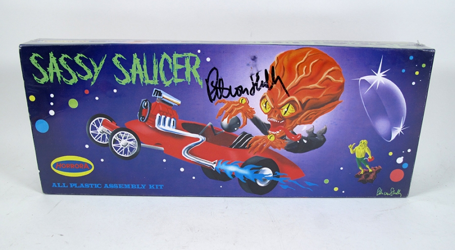 Sassy Saucer Aurora Horrora Fantasy Box Autographed by Pete Von Sholly - Click Image to Close