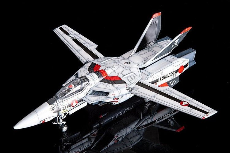 Macross Robotech VF-1A Valkyrie 5000 Commemorative 1/48 Scale