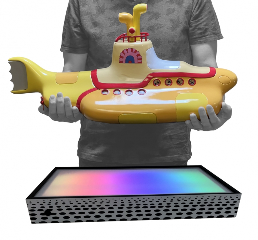 Beatles, The Yellow Submarine Studio Scale Model Factory Entertainment - Click Image to Close