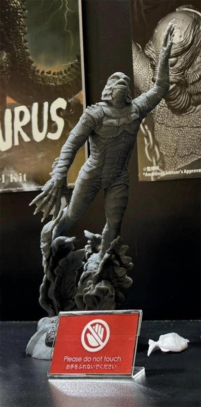Creature from the Black Lagoon Swimming 1/8 Scale Model Kit by X-Plus Universal Monsters - Click Image to Close