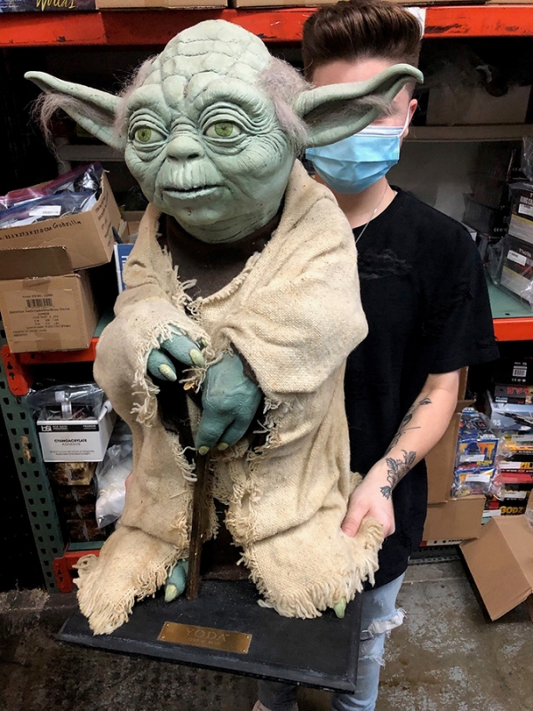 Star Wars Illusive Concepts Yoda 1/1 Prop Replica - Click Image to Close