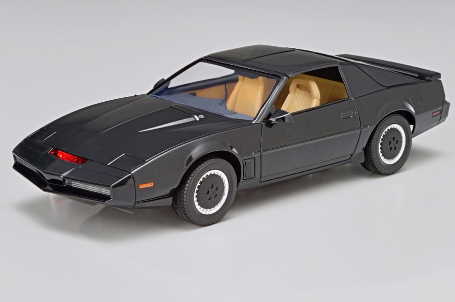 Knight Rider 1/24 K.I.T.T. Model Kit with Scanner & Voice Unit - Click Image to Close