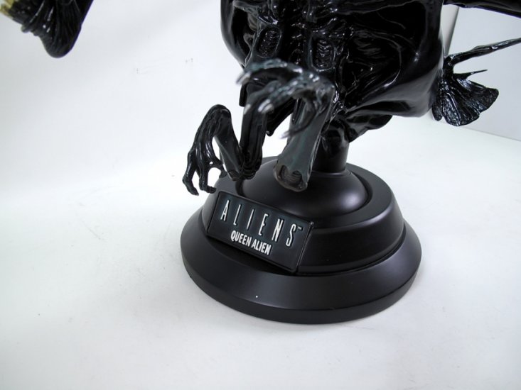 Alien Queen 1/4 Scale Bust by Sideshow Alien Queen 1/4 Scale Bust 