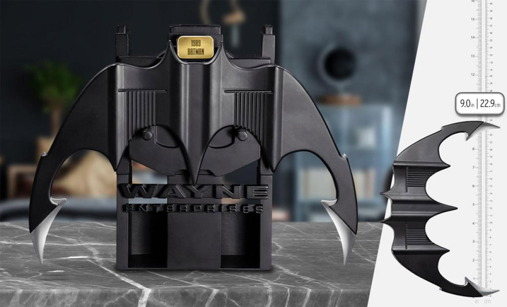 batman batarang statue