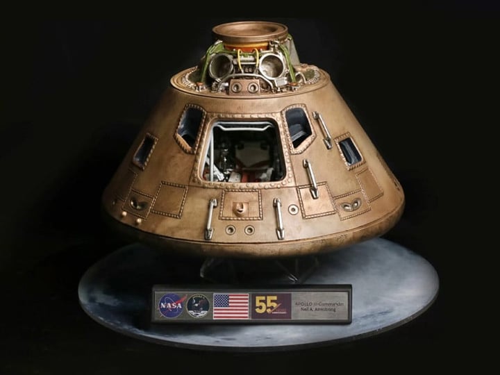 Apollo 11 Command Space Module Deluxe 1/20 Scale Replica - Click Image to Close