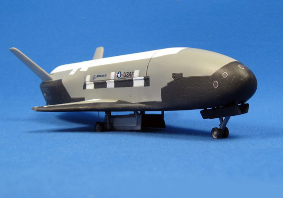 Boeing X-37B Top Secret Space Plane 1/48 Scale Model Kit - Click Image to Close